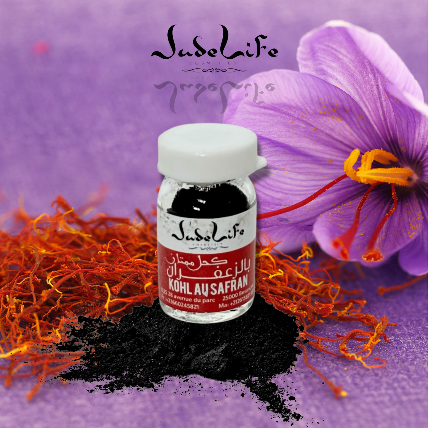 Appliquez délicatement le kohl au safran le long de la ligne des cils inférieurs et supérieurs pour définir et intensifier votre regard. Idéal pour un maquillage de jour comme de soirée, ce kohl peut être estompé pour un effet smoky ou appliqué avec précision pour un trait fin et élégant.