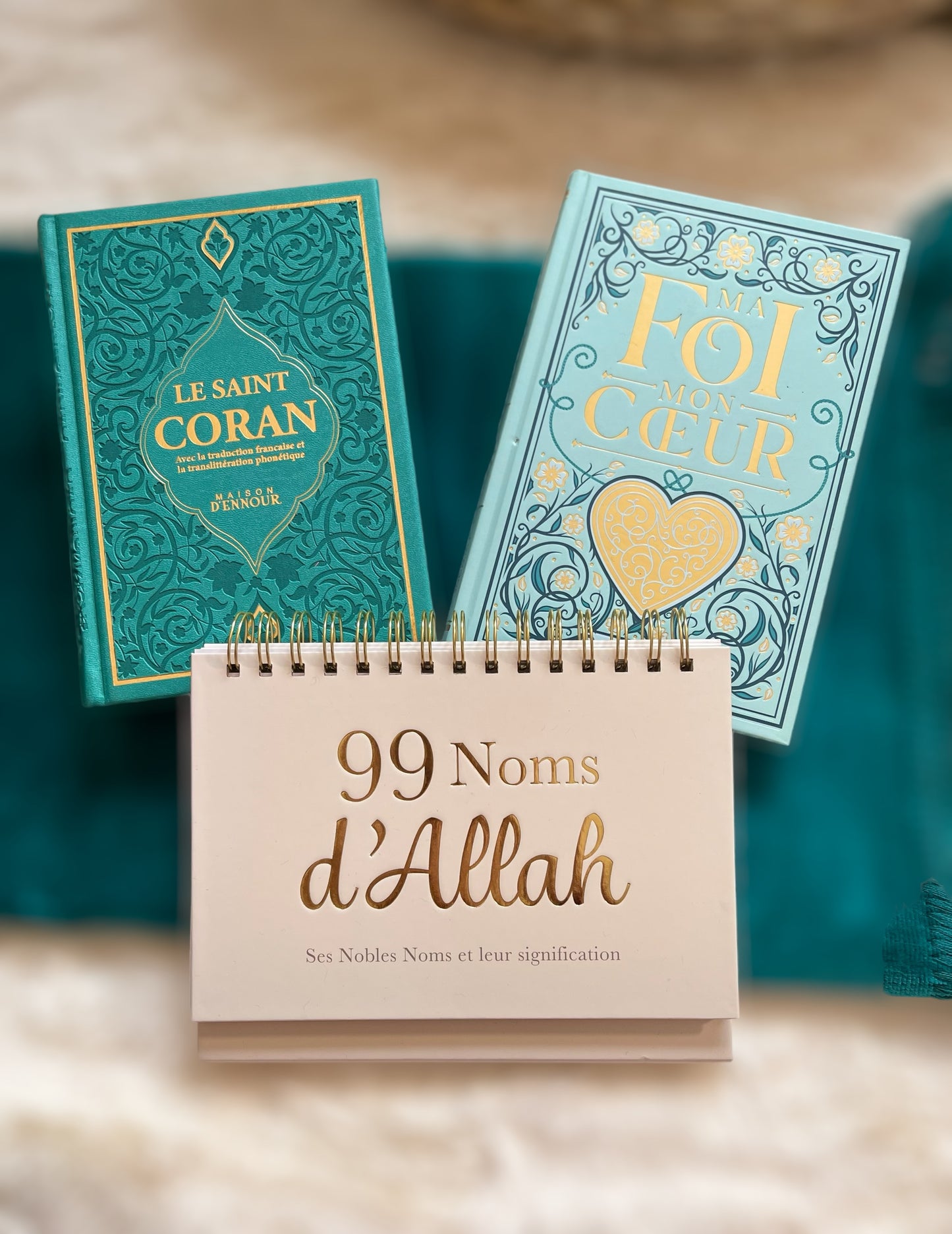 PACK CADEAU BLEU- CORAN TURQUOISE, LIVRE, CALENDRIER ET TAPIS DE PRIÈRE