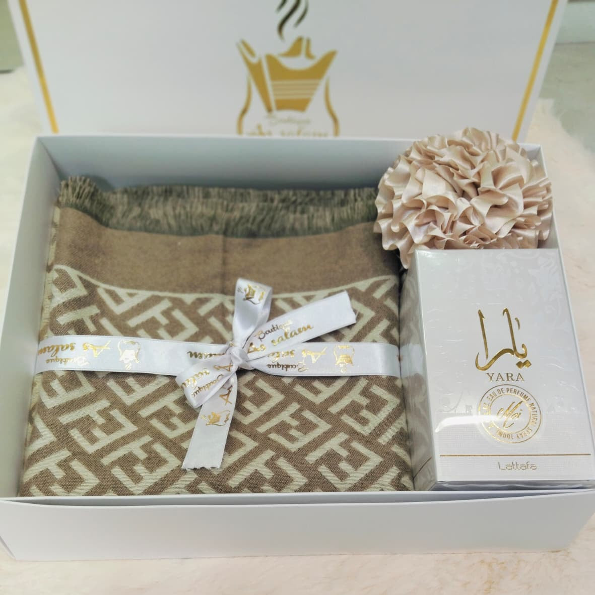 PACK Parfum Lattafa Yara, Châle et Pince à Cheveux