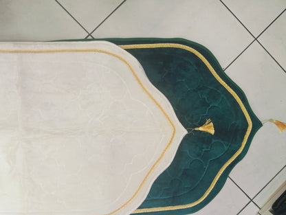Tapis de prière  sous forme de  Mihrab