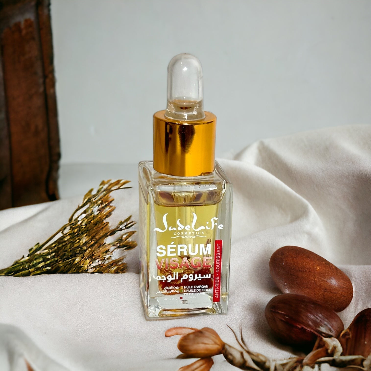 Précieux Sérum Marocain – Argan, Amande Douce, Figue de Barbarie & Safran (15 ml)
Un sérum 100% naturel inspiré des rituels de beauté marocains. Hydrate, illumine, raffermit et protège la peau grâce à une synergie d’huiles précieuses : argan, amande douce, figue de barbarie et safran.